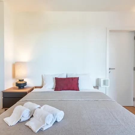 2bdr W Pool, Ac, Gym, Garage & 5 Mins To Tavira