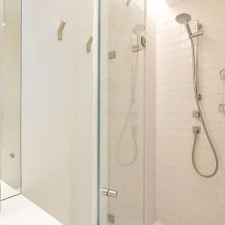 2bdr W Pool, Ac, Gym, Garage & 5 Mins To * 타비라