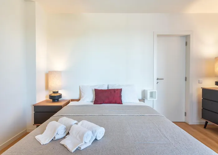 2bdr W Pool, Ac, Gym, Garage & 5 Mins To Tavira