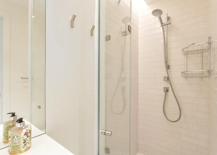 2bdr W Pool, Ac, Gym, Garage & 5 Mins To * Tavira