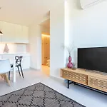 2bdr W Pool, Ac, Gym, Garage & 5 Mins To شقة *